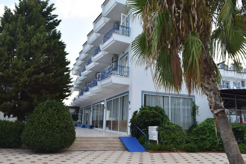 ARES BLUE HOTEL 4 *