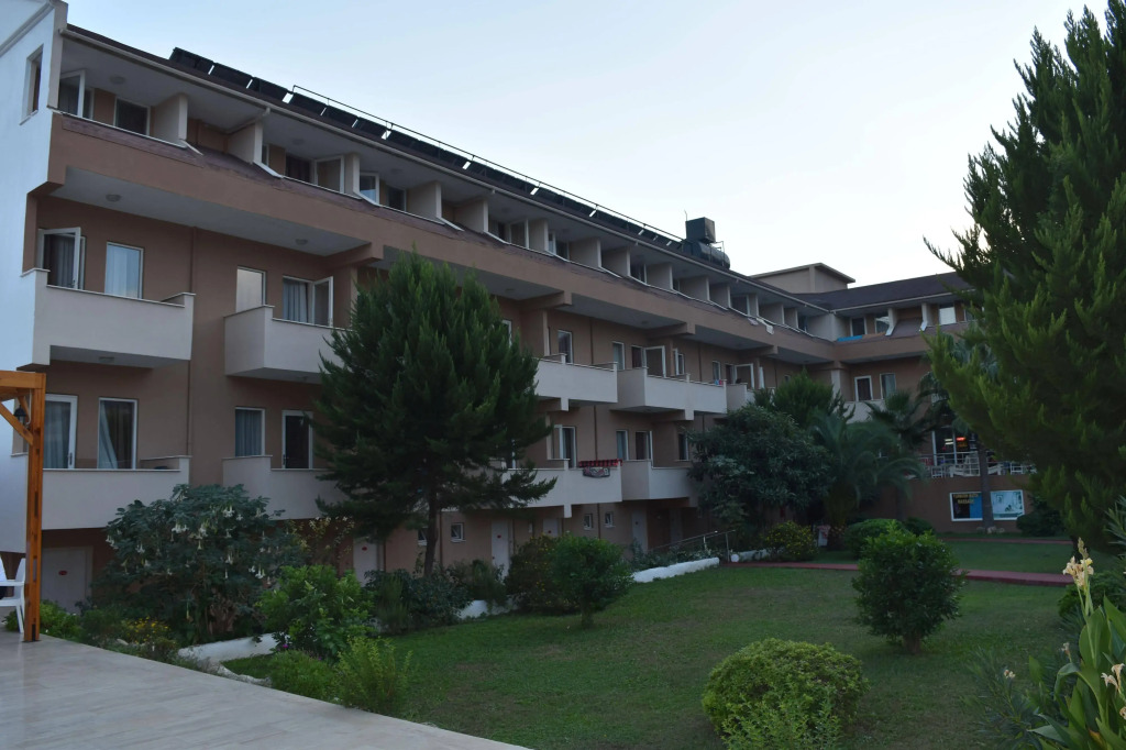 ARES DREAM HOTEL 4 *