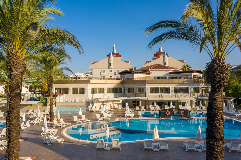 Aydinbey Famous Resort - Ultra All Inclusive - Photo 2