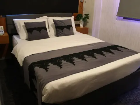 Black Art Otel - Photo 2