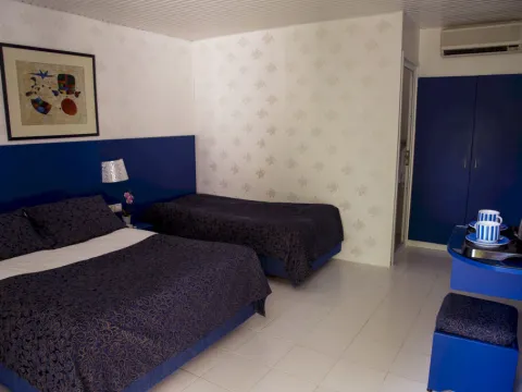 Blue & White Hotel - Photo 2