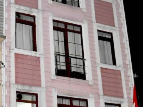 Caravan Palace Apart - Photo 1