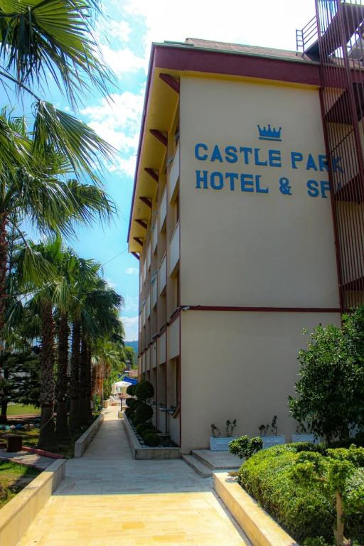CASTLE PARK HOTEL