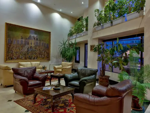 Central Hotel - Photo 2