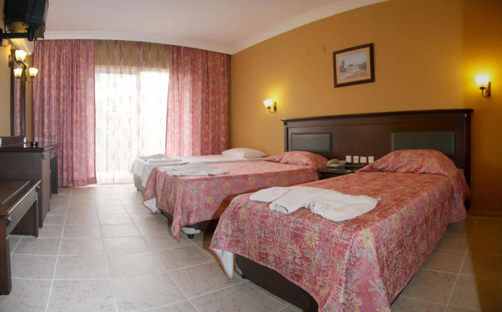 Club Dorado - Photo 2