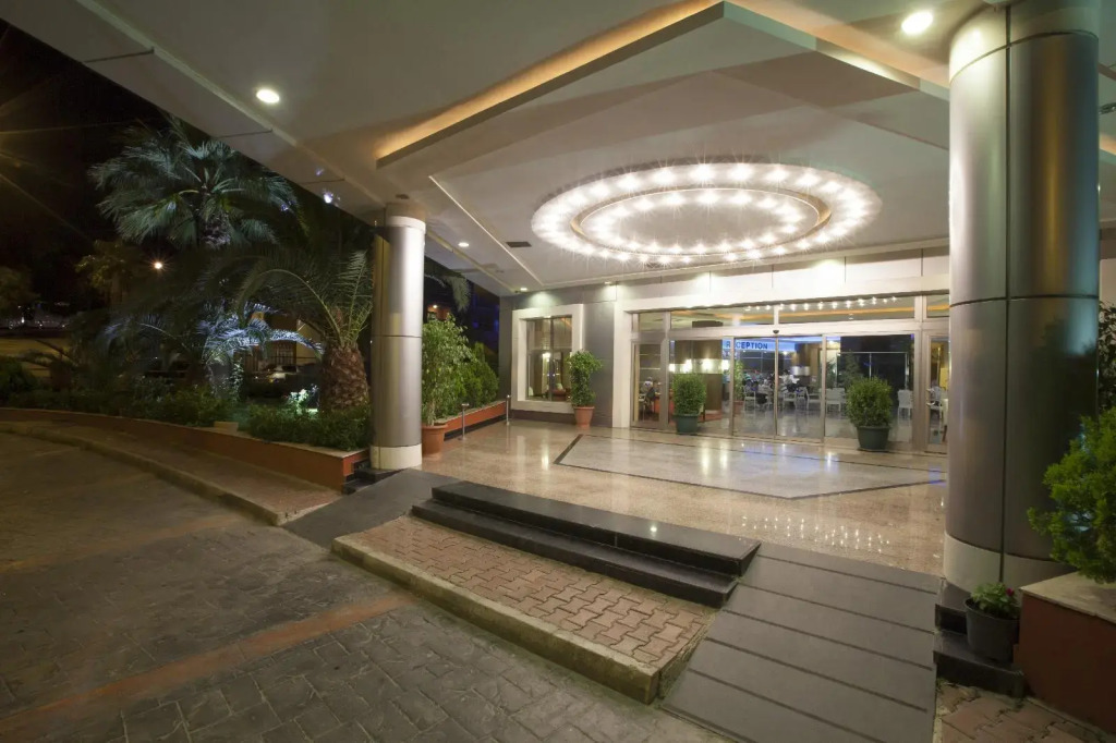 Club Side Coast - Photo 1