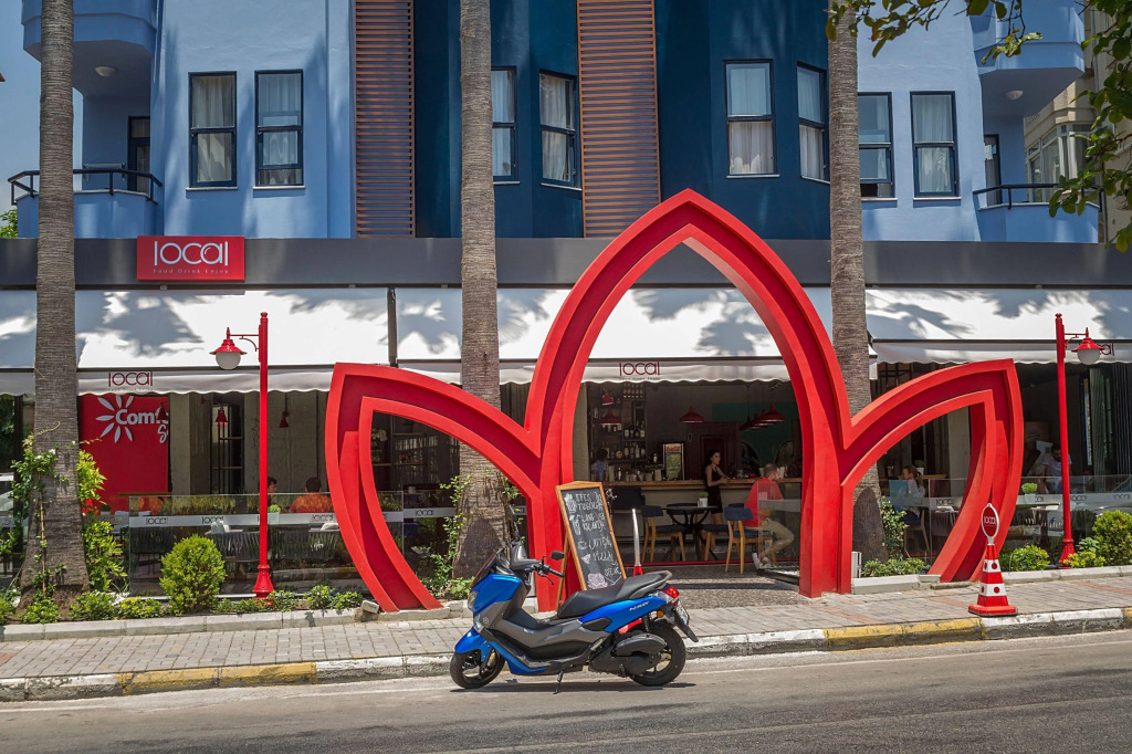 Comfort Suites - Photo 1