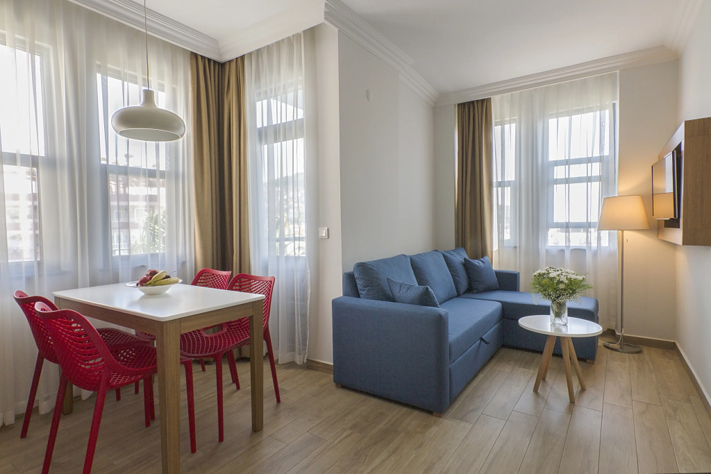 Comfort Suites - Photo 4