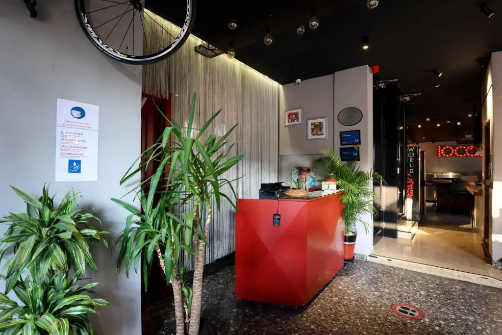 Comfort Suites - Photo 2