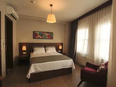 Cordis Hotel - Photo 4