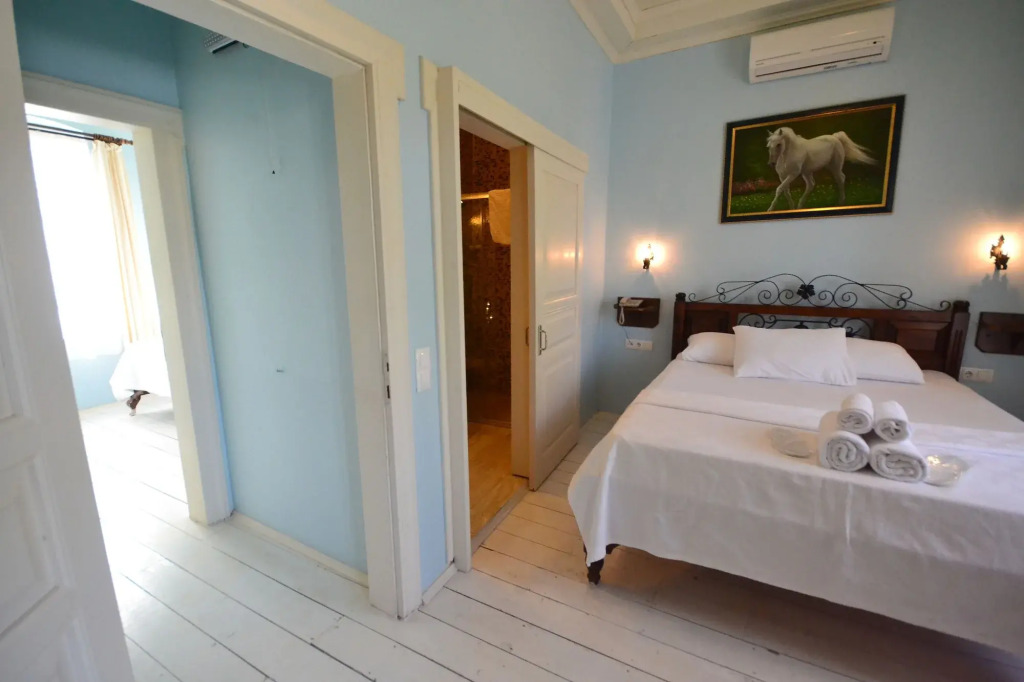Cunda Poseidon Hotel - Photo 4