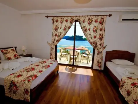 Dinc Hotel - Photo 1