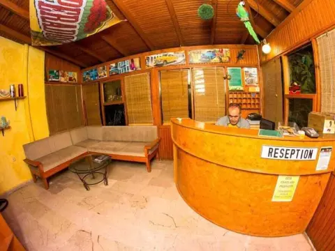 El Latino Otel - Photo 2