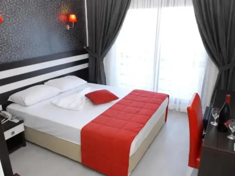 Eleven Hotel - Photo 4