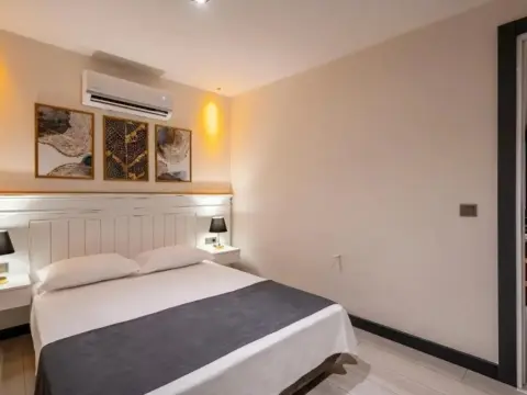 Eluxio Suite Hotel - Photo 2