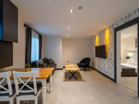 Eluxio Suite Hotel - Photo 3