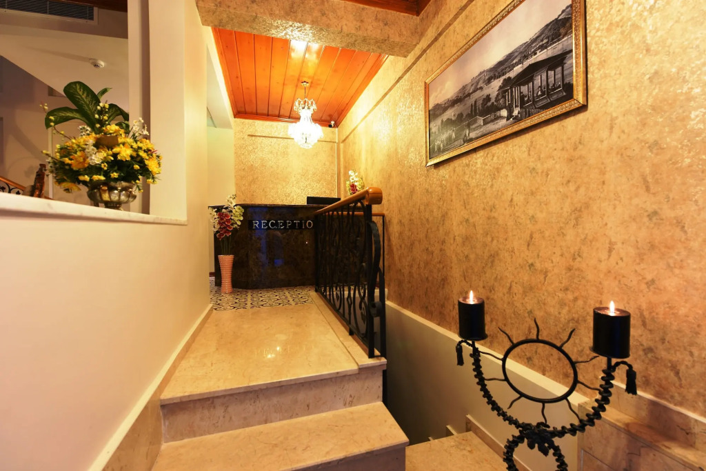 Elyka Hotel - Photo 2