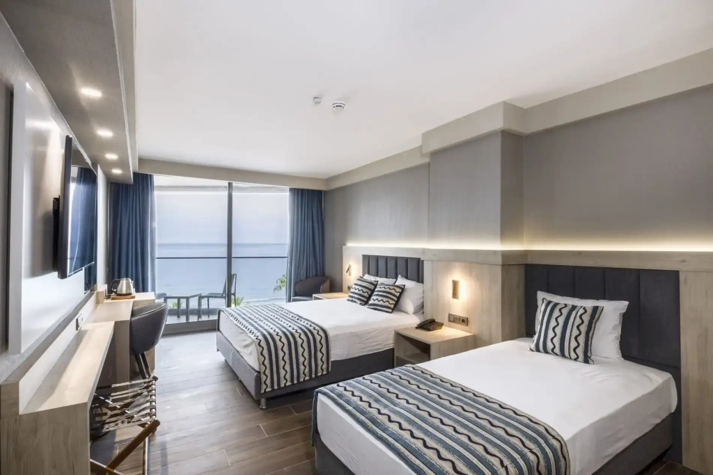 Elysee Hotel - Photo 2