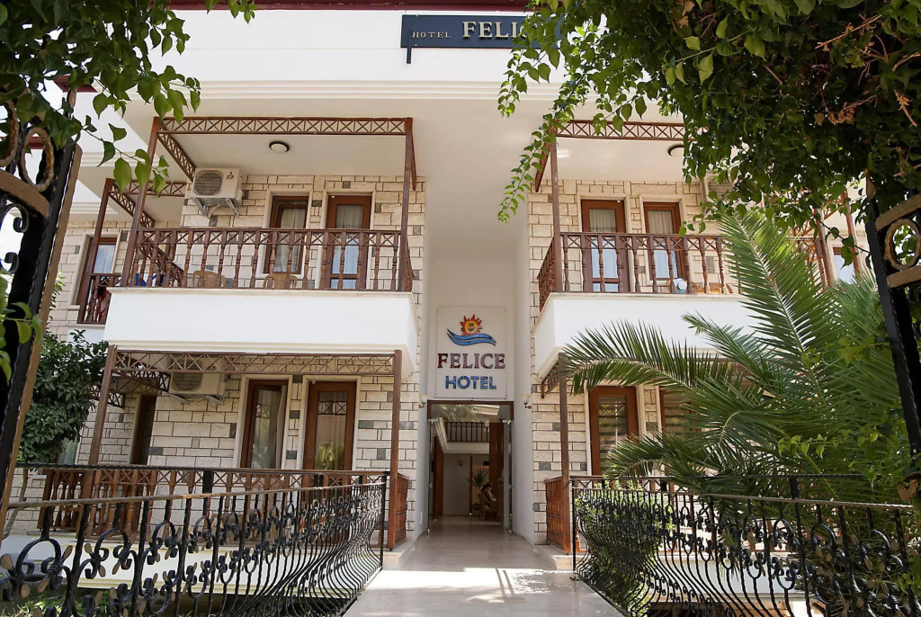 FELICE HOTEL 3 *