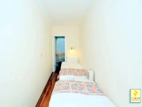 Finch Apartments - Photo 2