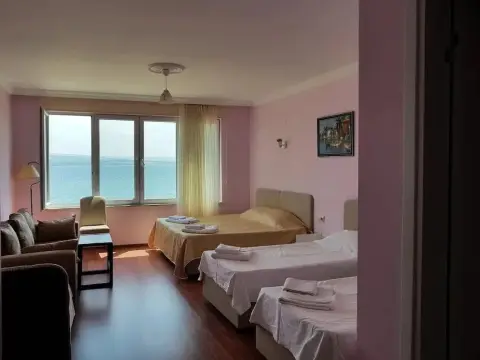 Flora Hotel - Photo 2