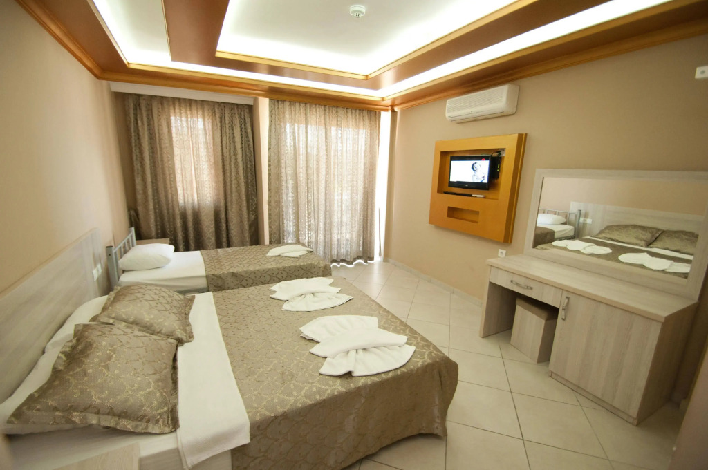 Flora Palm Resort - Photo 3