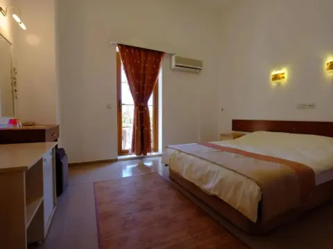 Flying Dutchman Hotel - Photo 3