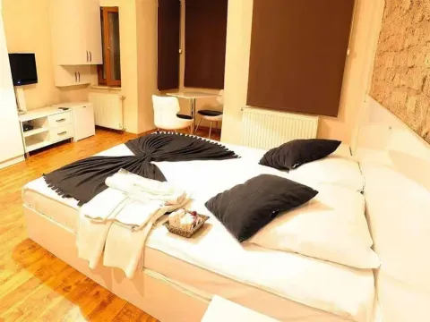 Full House Residence - Photo 3