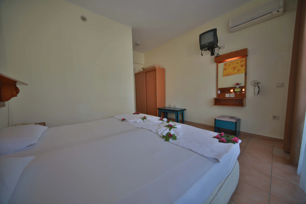 Gallion Hotel - Photo 3