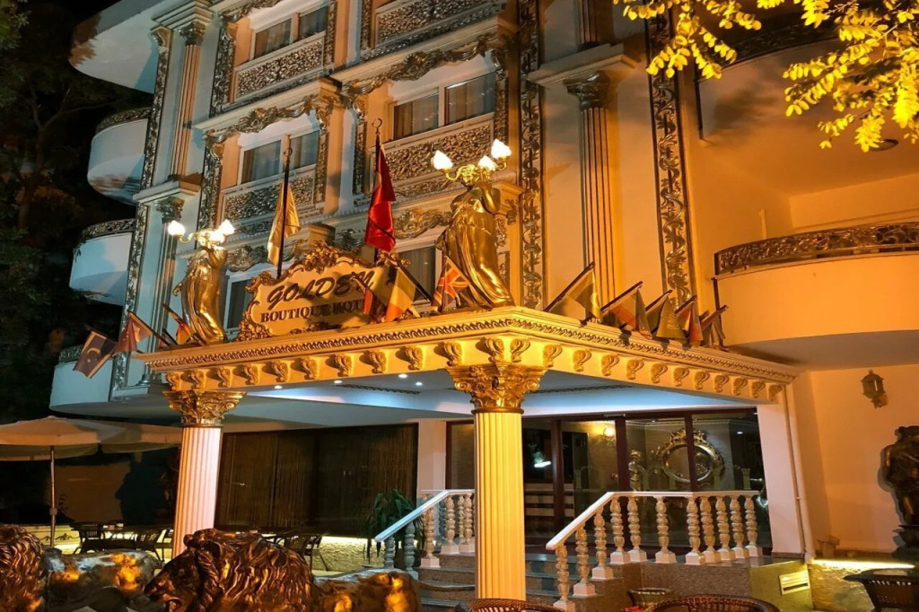 Golden Boutique Hotel - Photo 1