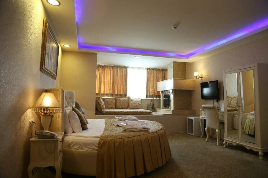 Golden Boutique Hotel - Photo 4
