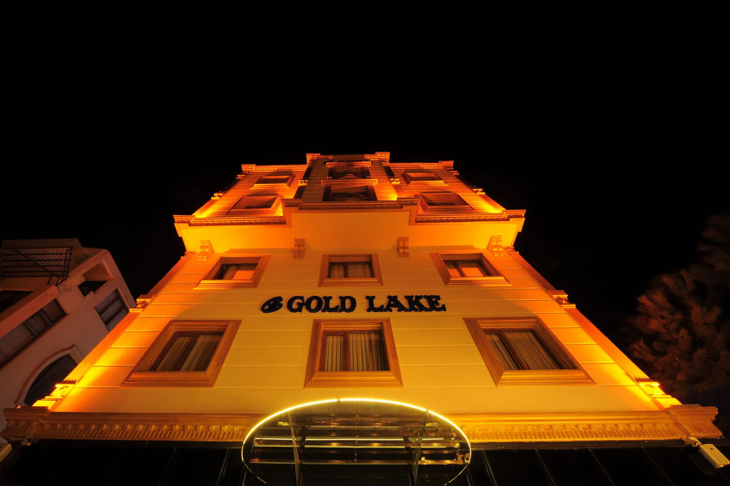 Golden Lake Hotel - Photo 1