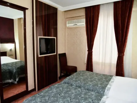 Gondol Hotel - Photo 2