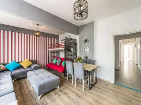 HK Apartments - Photo 2