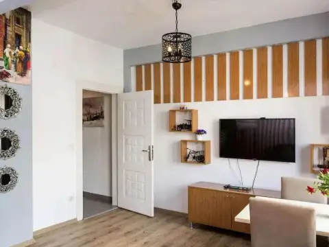 HK Apartments - Photo 3