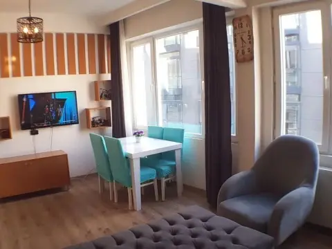 HK Apartments - Photo 4