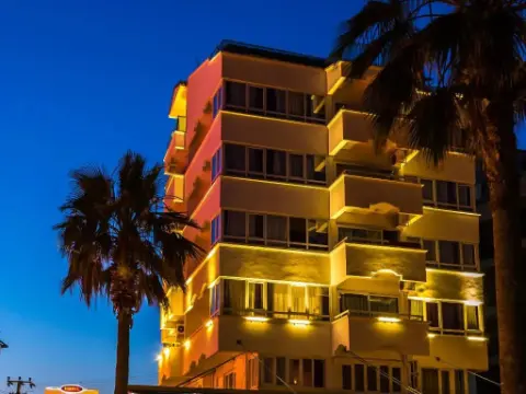 Honeymoon Hotel - Photo 1