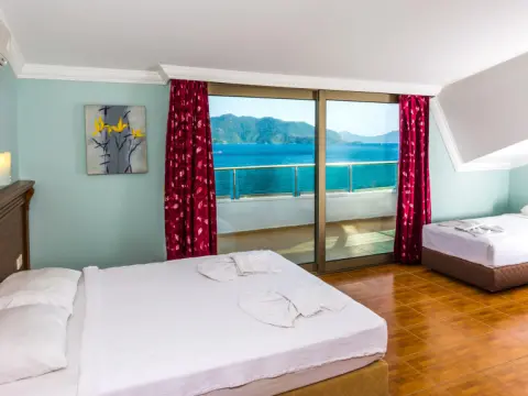 Honeymoon Hotel - Photo 4