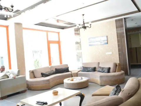 Dinc Hotel - Photo 2