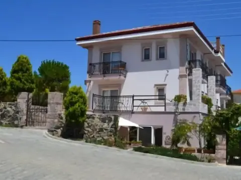 Cunda Edina Otel - Photo 1