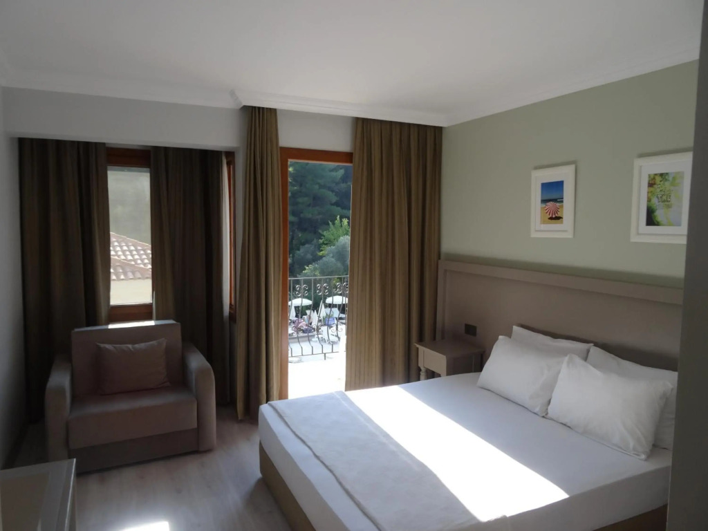 Hotel Pine Valley - Photo 3