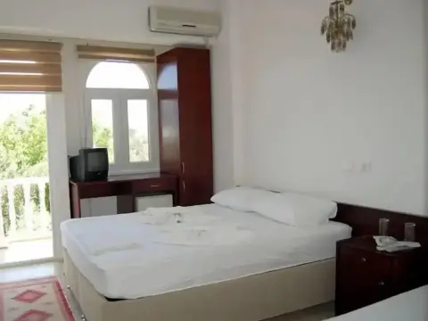 Hotel Selina - Photo 2