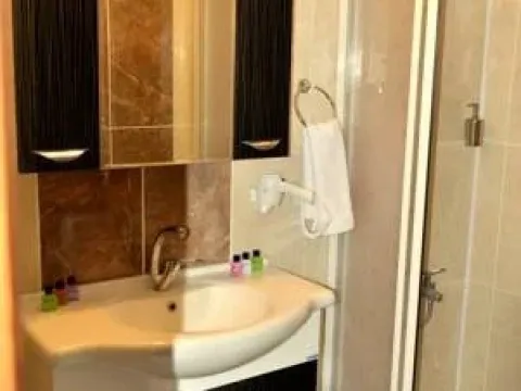 Varan Hotel - Photo 2