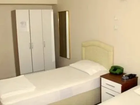 Varan Hotel - Photo 1