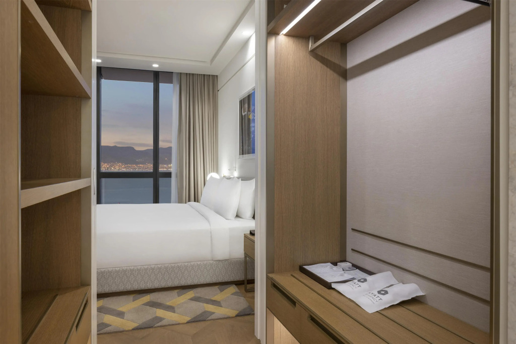 Hyatt Regency Izmir IstinyePark - Photo 2