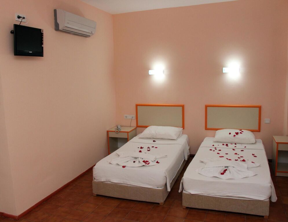 Idyros Hotel - Photo 2