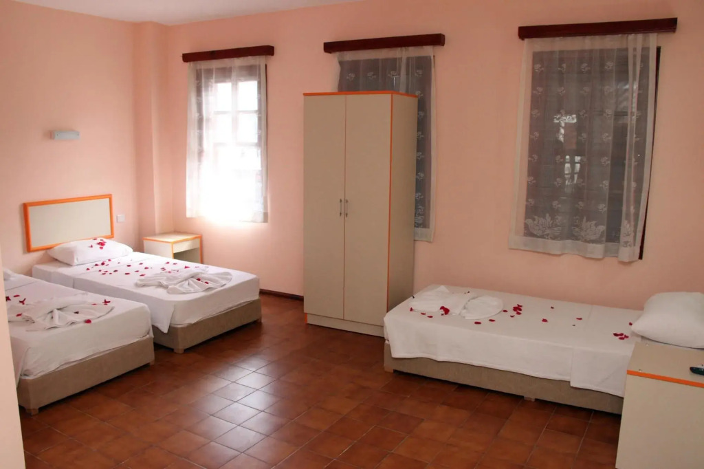 Idyros Hotel - Photo 4