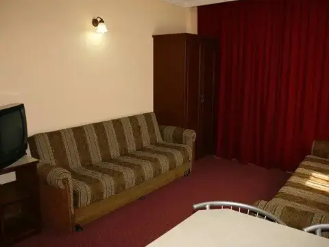 Imperial Apartments - Photo 4