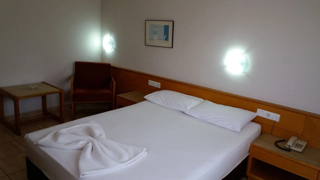 Isinda Hotel - Photo 2