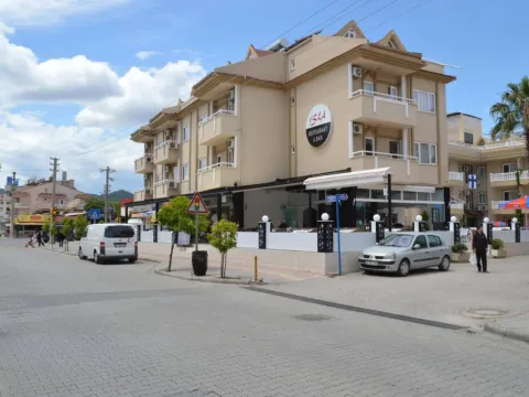 Isla Apartments - Photo 1